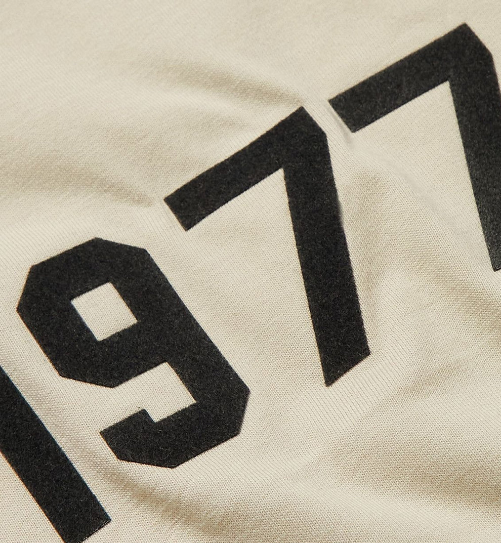 Fear Of God Essentials 1977 T恤（小麦色）
